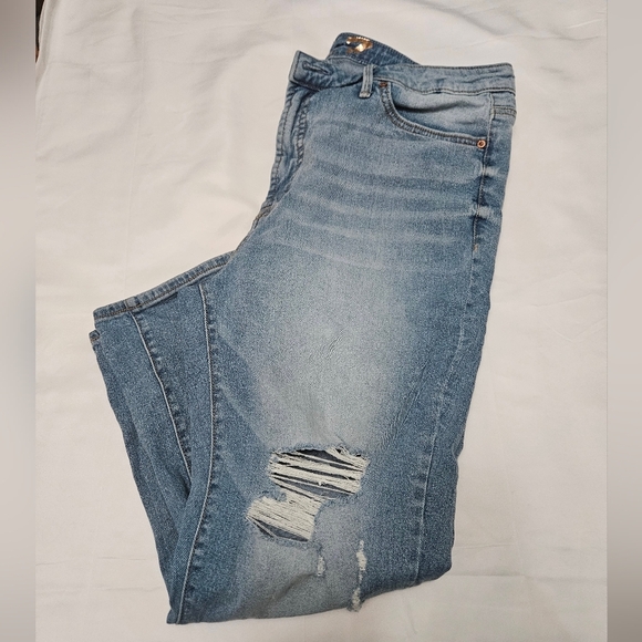 Seven7 Denim - Seven Distressed Light Wash Straight Leg Jeans!